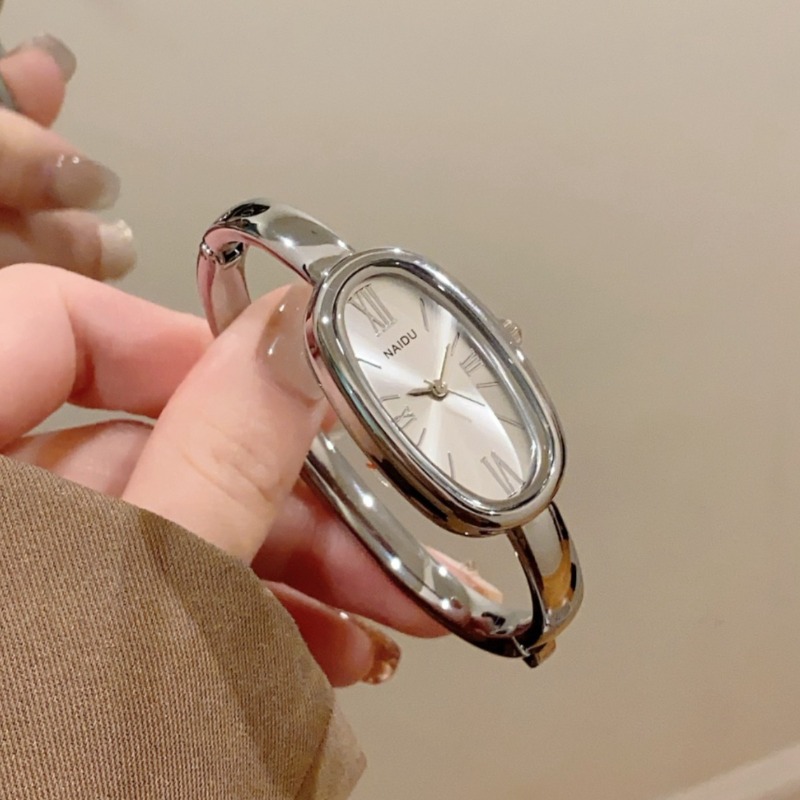 ساعة يد نسائية كوارتز بتصميم ر - مراجعة Quiet Luxury Watch وسعره