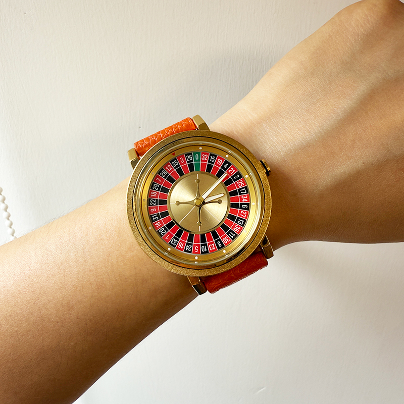 ساعة رجالية فاخرة بتصميم كازين - مراجعة Quiet Luxury Watch وسعره
