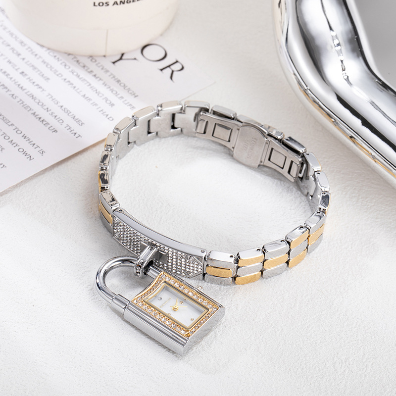 ساعة يد نسائية كوارتز بتصميم ق - مراجعة Luxury Watch Square وسعره