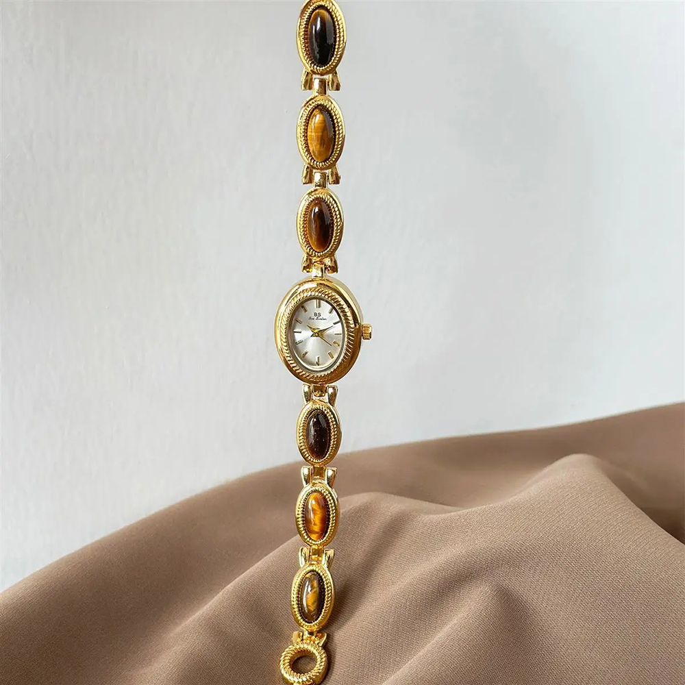ساعة نسائية ذهبية عتيقة سوار م - مراجعة Quiet Luxury Watch وسعره