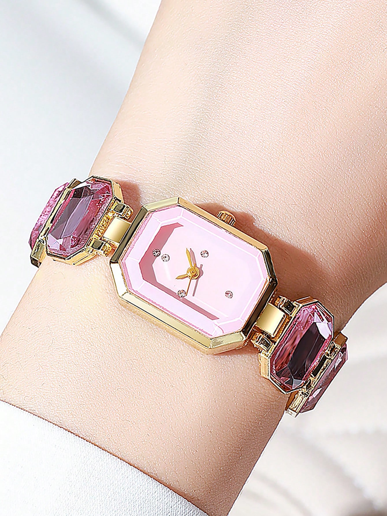 ساعة نسائية مربعة فاخرة مياه ا - مراجعة Luxury Watch Square وسعره