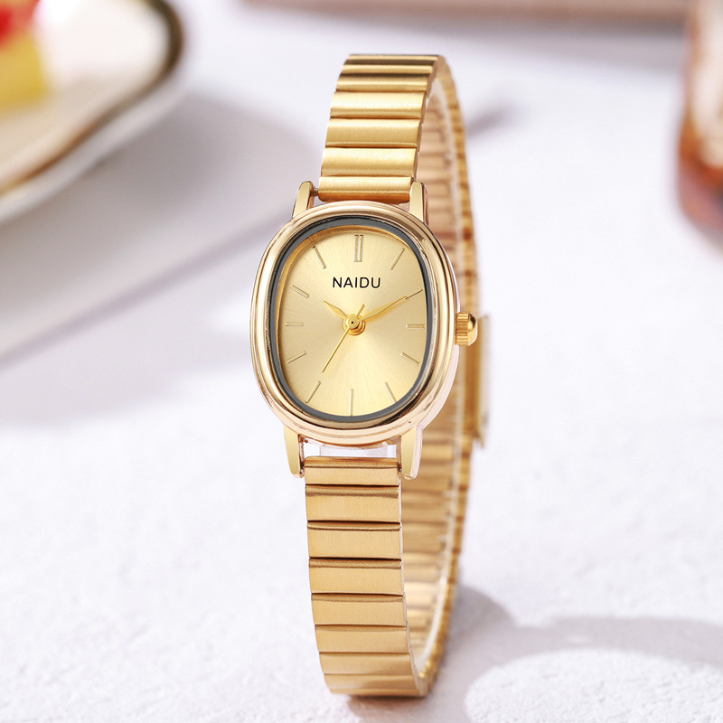 ساعات يد نسائية أنيقة بقرص بيض - مراجعة Quiet Luxury Watch وسعره