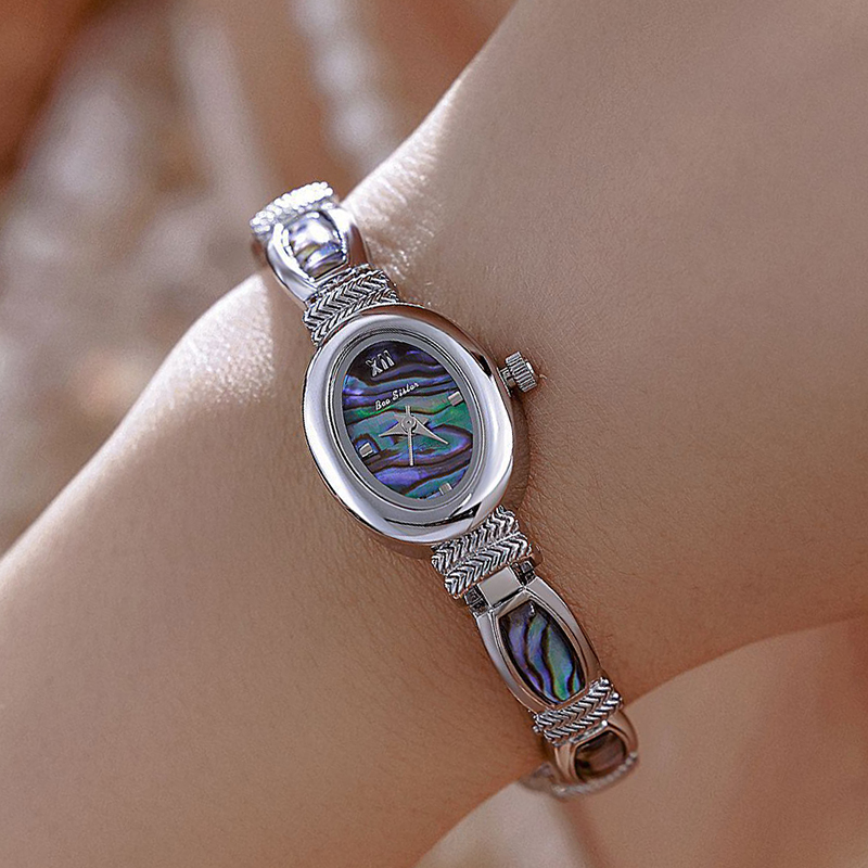 البيضاوي الهاتفي النساء ساعات  - مراجعة Quiet Luxury Watch وسعره