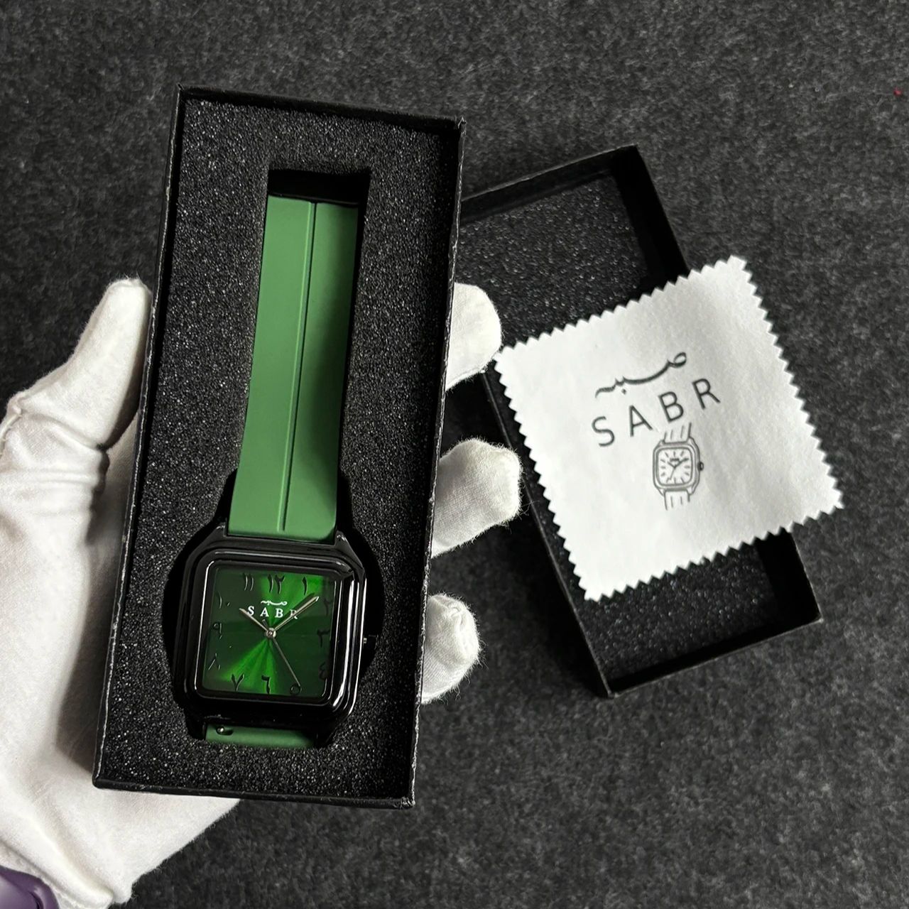 ساعة SABR بأرقام عربية للرجال  - مراجعة Luxury Watch Arabic وسعره