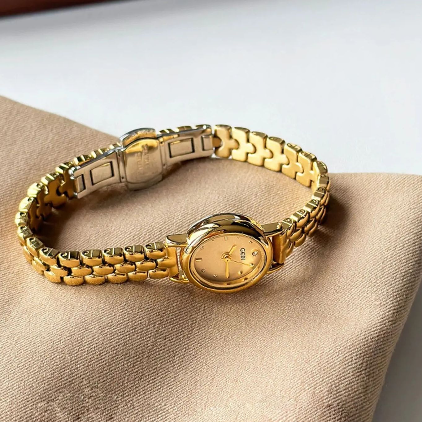 ساعة نسائية فاخرة أصلية من مار - مراجعة Quiet Luxury Watch وسعره