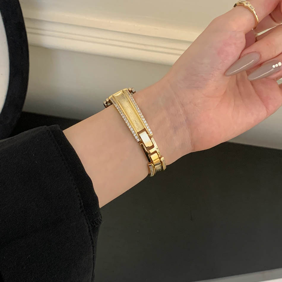 سوار مجوهرات فاخر للنساء على ا - مراجعة Luxury Watch German وسعره